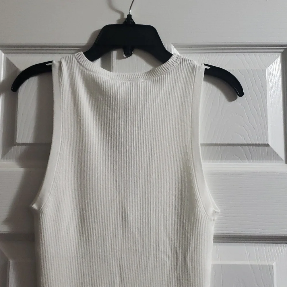 NWT White House Black Market Button Front White Tank Size Small - Picture 7 of 10